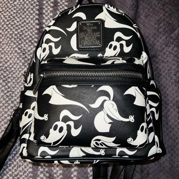 Loungefly Black and White Nightmare Before Christmas Backpack - Picture 1 of 4